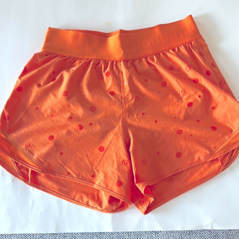 Women’s Size 6 Lululemon Short 3 inch inseam -  polkadot Pattern